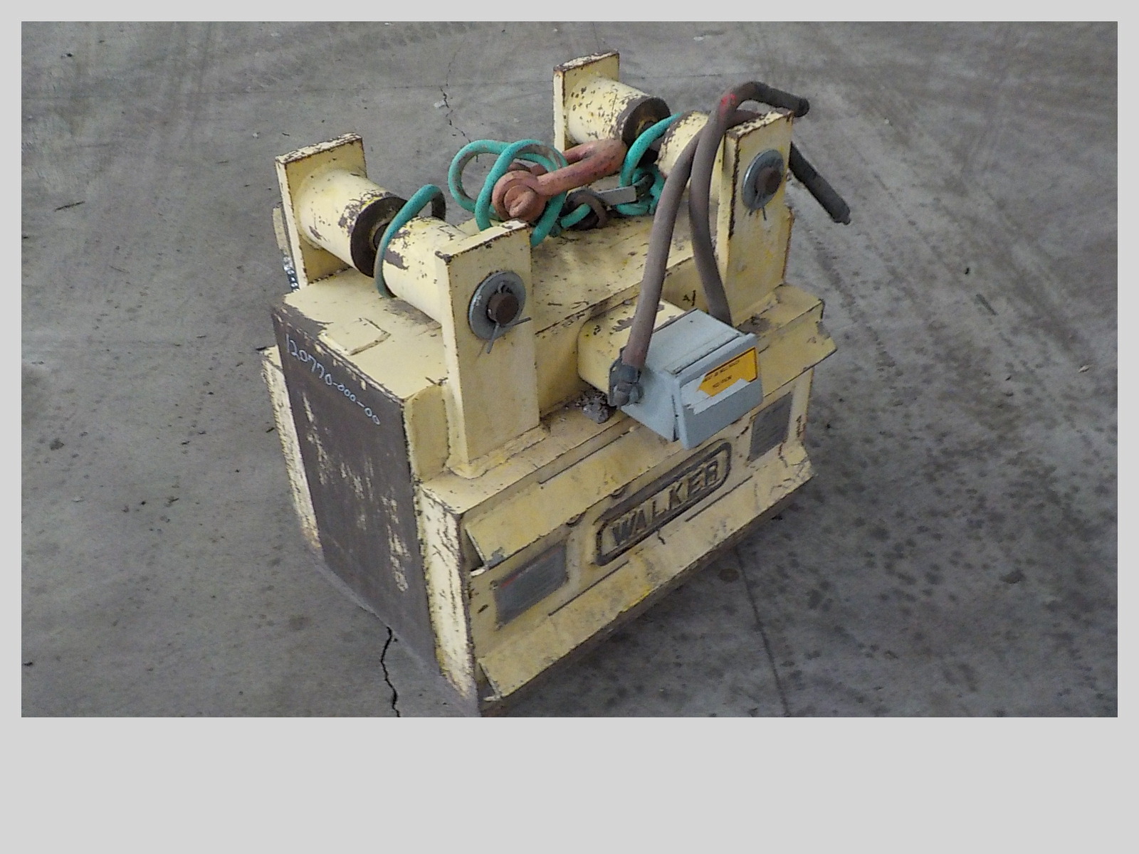 12077000000 430183ebf536f1a3a4eb014a53b24d23145401ff